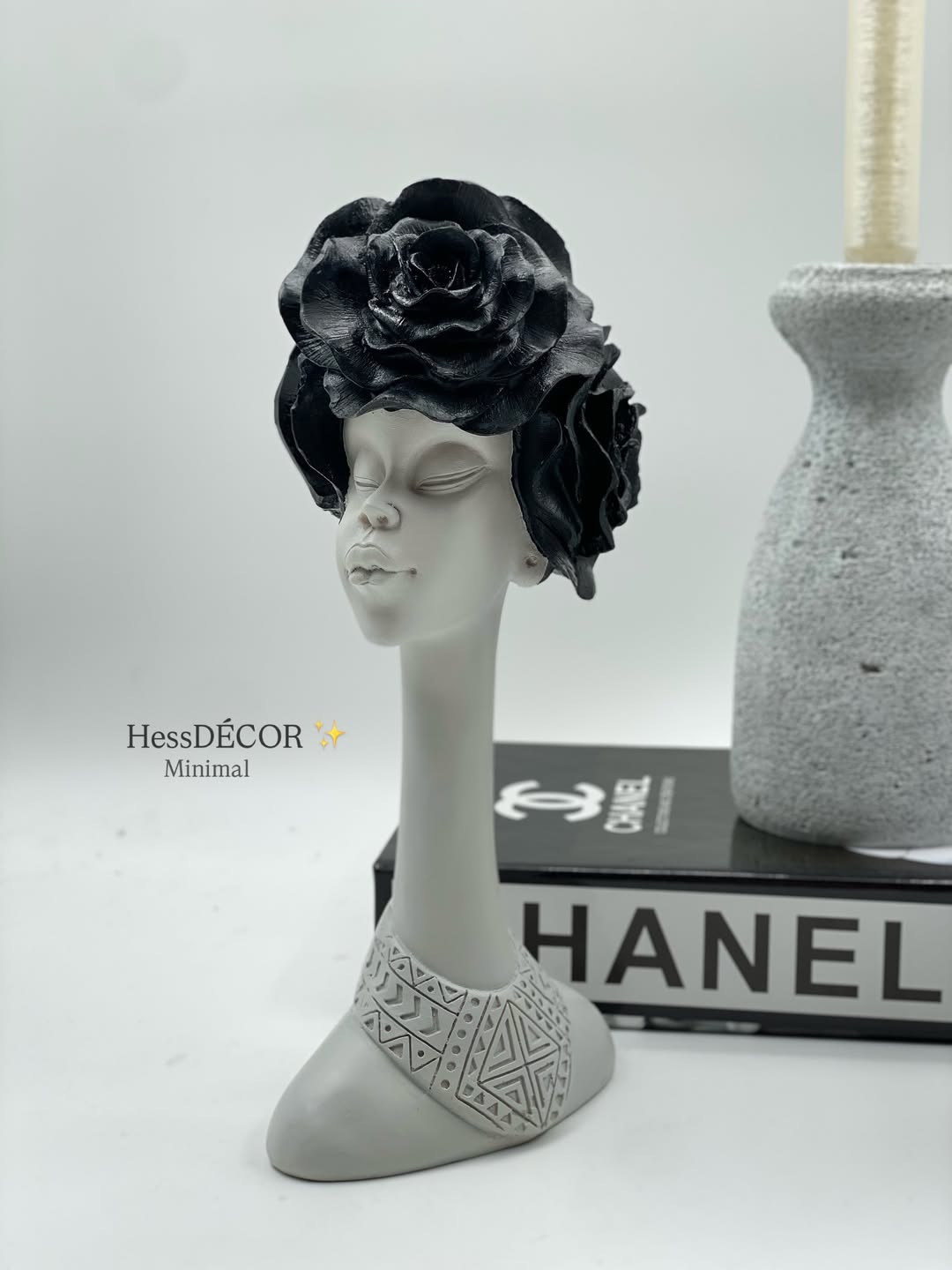 دختر آفریقایی گل به سر